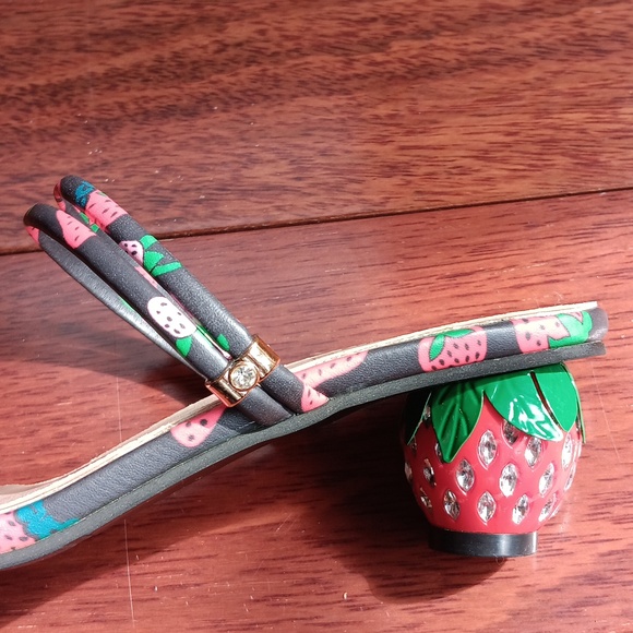 Strawberry Heel Sandals 🍓 - Picture 3 of 5